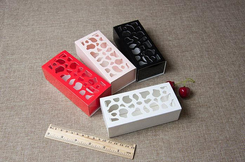 200pcs Free Shipping Wedding Gift Box Hollow Pattern With Film Cake Biscuit Box Macaroon Box With PVC Window